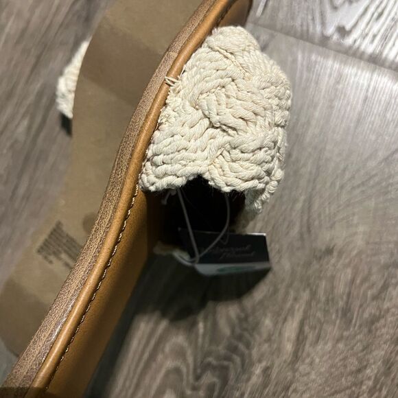 Universal Thread Women Rosie Woven slide Sandals size 9 1/2 - Picture 3 of 4